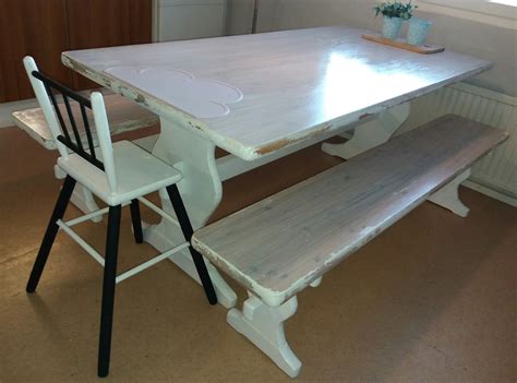 Tuoli pysyy erityisen hyvin pystyssä, koska sen jalat ovat reilusti viistossa.mitat: DIY juniorituoli