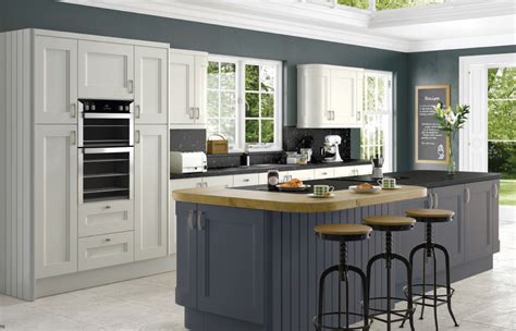 Banners kitchen and tap instagram. 3-traditional-kitchen-banner | East Grinstead Bathrooms ...