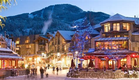 5 Festive Christmas Towns In North America Christmas Towns North