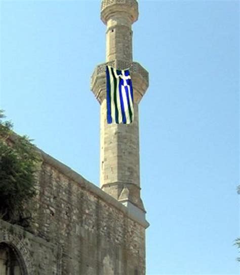 May 30, 2021 · yukarıda vatan haini diyen haysiyetsizden daha vatansever olan kişinin sözleridir. Cami minaresine Yunanistan bayrağı