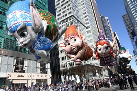 Attendees Brave Cold To Watch Macy’s Thanksgiving Parade The Globe And Mail