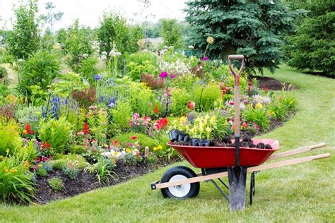 Landscaping The Garden — Stock Photo © Oocoskun 47999121