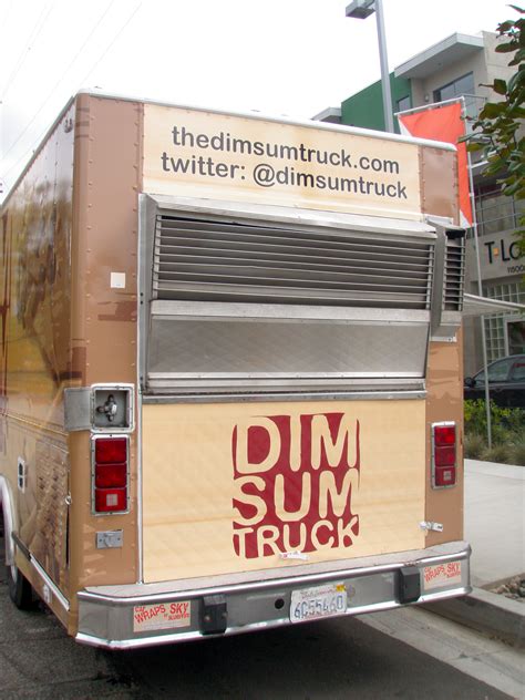 Jesteśmy barem serwującym pyszne pierożki gotowane na parze. The Dim Sum Truck|Street Food LA:Food Truck Profile : Viva ...