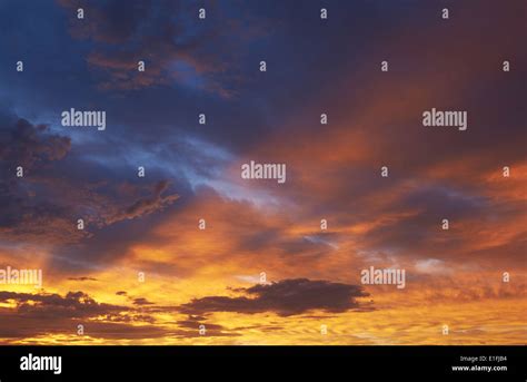 Rising Sun Rays Hi Res Stock Photography And Images Alamy