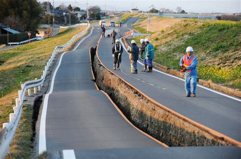 Tsunami Kills Hundreds After 89 Japan Quake Little Damage Reported In