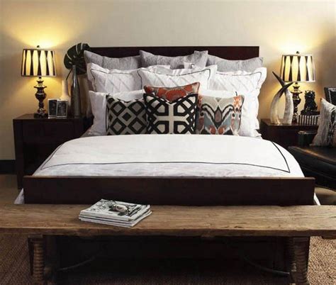 20 Incredibly Decorative King Sized Bed Pillow Arrangements