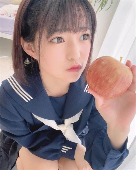 渚みつきさんのインスタグラム写真 渚みつきinstagram リンゴだいすきなのだァ × × なぎみつ に リンゴ 🍎 毒