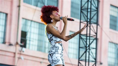 19 Year Old Ravyn Lenae Proves She Has Talent To Spare At Amf Blurred