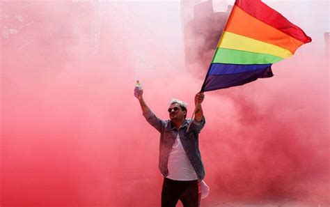 Assembleia legislativa da Cidade do México criminaliza a cura gay