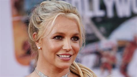 Britney Spears Beschmiert Sich Mit Sahne Planetradiode