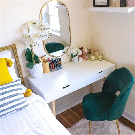 For this practical and nifty pampering area, there is no need to break a bank. Makeup Vanity for Compact Spaces in 2020 | Small bedroom vanity, Sleeping room design, Room ...