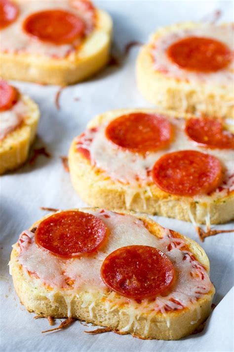 I bought a loaf of texas toast and topped it with a mixture of butter, minced garlic, parsley and salt. Mini Texas Toast Pizzas | Six Sisters' Stuff | Toast pizza ...