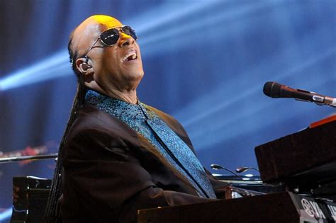 Stevie Wonder 1983 Celebrities Who Have Been Host And Musical Guest