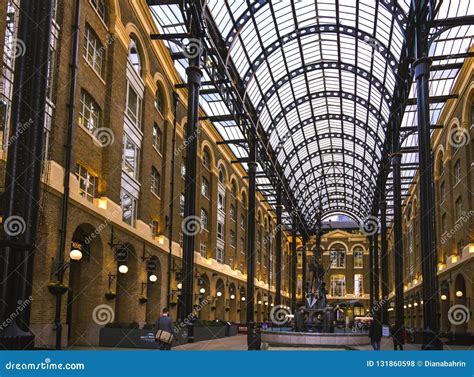 Hay`s Galleria In London A Retail And Office Gallery Editorial Stock