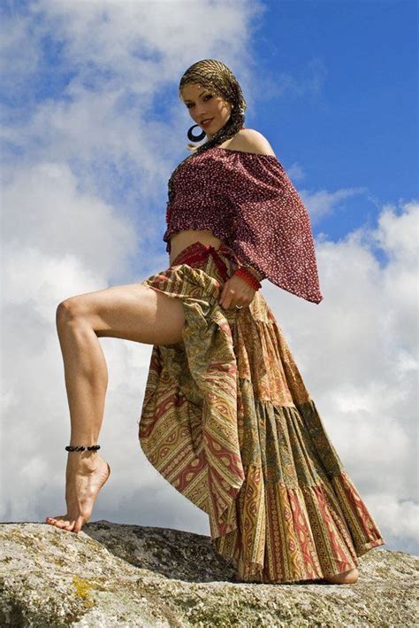 X Z Women With Beautiful Legs Beauty Women Gypsy Women Gypsy Girl Barefoot Girls Gypsy