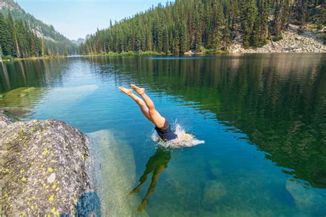 10 Best Western Washington Hikes To Lakes You Can Actually Swim In