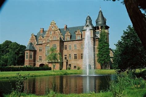 Damit eines unserer fertighäuser zu ihrem persönlichen traumhaus wird, haben sie in allen bereichen individuelle. Schloss Krickenbeck (Nettetal, Germany) - Hotel Reviews ...