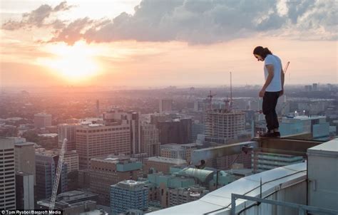 ‘rooftopping Is A New And Daring Trend In Photography Involving