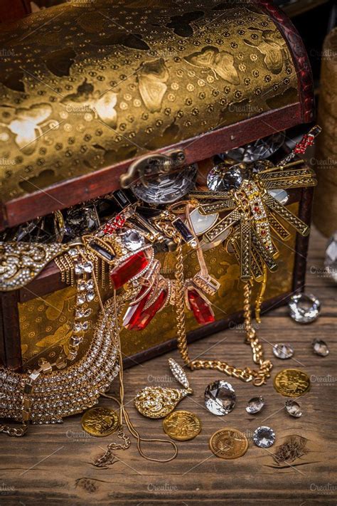 Open Treasure Chest Photos Open Treasure Chest Full Of Jewellery By