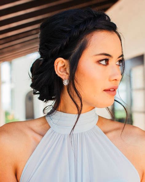 14 Supreme Hairstyles For Long Neck Dresses