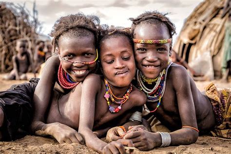 「ずっと家に閉じこもっていた」写真家・ヨシダナギが、裸でアフリカをゆく理由 ハフポスト Life