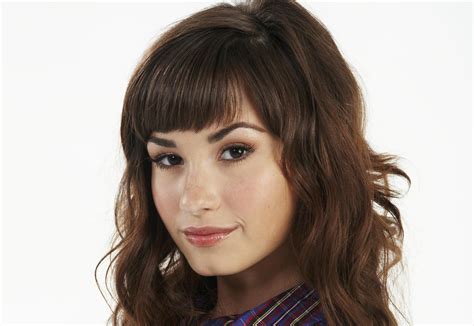 4k Demi Lovato Face Glance Brunette Girl Earrings Hair Hd Wallpaper