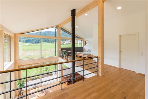 Wie ein schmuckstück, ganz in weiß, liegt die villa einer norwegischen familie an den hjellestadt fjorden in der nähe von bergen. Pin auf Inneneinrichtung