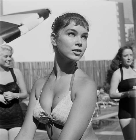 Remembering Yvonne Craig In 8 Photos Yvonne Craig Actresses Craig