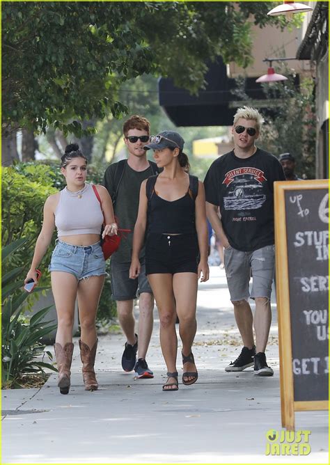 Ariel Winter Bares Some Booty In Her Daisy Duke Shorts Photo 3950806