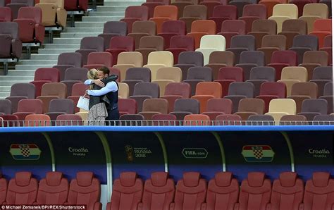 Последние твиты от gareth southgate (@garethsouthgate). Gareth Southgate embraces family after England's World Cup ...