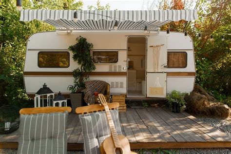 Fun And Clever Outside Camper Decorating Ideas