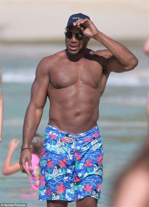 Michael strahan is 48 years, 10 months, 4 days old. 17 Best images about Michael Strahan on Pinterest | Emily blunt, Oscars red carpets and Kelly ripa