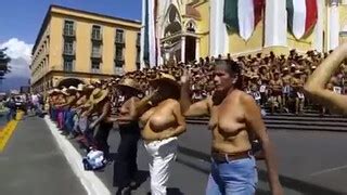 Las Mujeres De Los 400 Pueblos Bailan Frente A Palacio De Gobierno