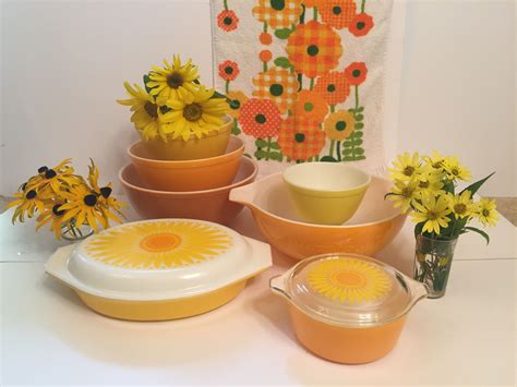 Dollar tree diy farmhouse kitchen decor ideas diy home decor 2019. Daisy Pyrex | Kitchen design decor, Vintage kitchen decor ...