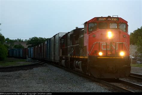 The Class Dash 9 44cwl Leads An Eastbound At Dusk