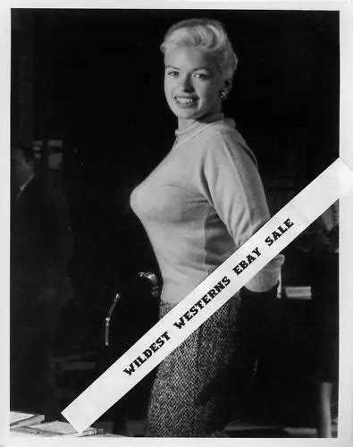 RARE JAYNE MANSFIELD Sexy BUSTY Candid PHOTO Gorgeous Body TIGHT
