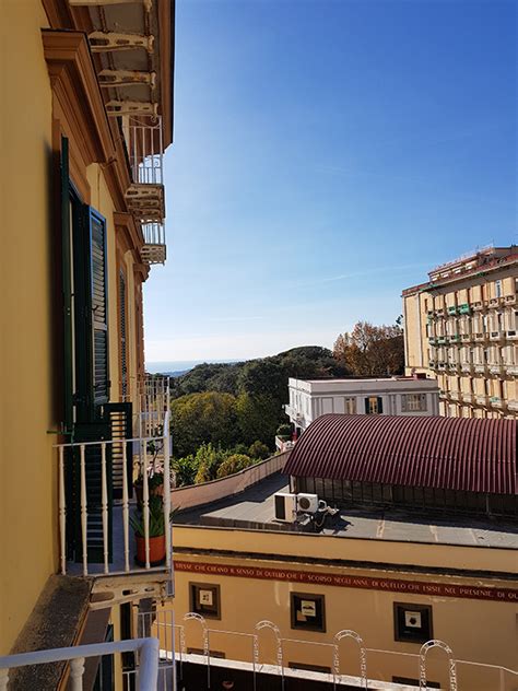 190, oltre terrazzo e giardino entrambi con esposizione panoramica sul golfo di napoli. Appartamento in vendita, via Cimarosa, Vomero, Napoli ...