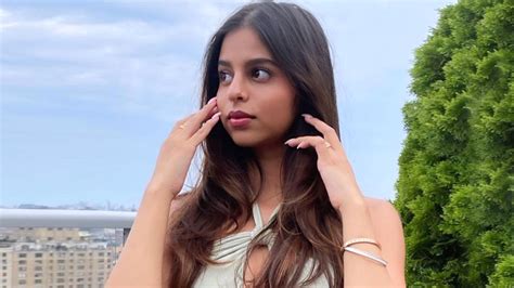 Suhana Khan Celebrated Her 21st Birthday In A Sexy Mint Green Bodycon