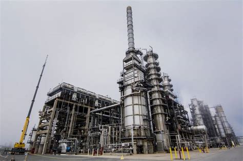 Canadas Largest Refinery Shifts From Bakken Shale Oil To Brent Crudes