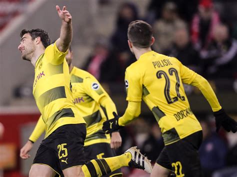Die seite 1 für aktuelle nachrichten und themen, bilder und videos aus den bereichen news, wirtschaft, politik, show, sport, und promis. BVB-News - Aktuelle Nachrichten rund um Borussia Dortmund ...