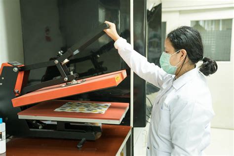 เทคโนโลยีการเตรียมสูตรแป้งพิมพ์ผ้าจากสีธรรมชาติ • MTEC A Member Of NSTDA