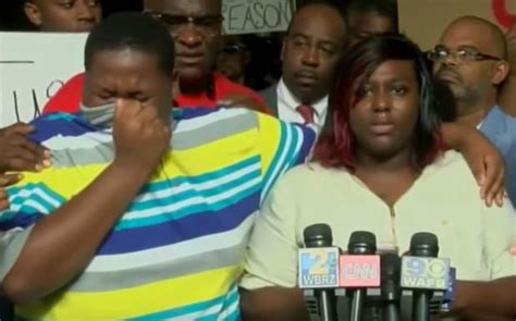 Watch Alton Sterlings Son Breaks Down At Presser On His Dads Shooting