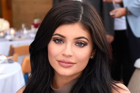 Kylie Jenner Launches Eyeshadow The Daily Dish