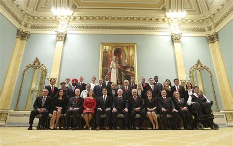 I ministri sono uno degli organi del governo; Canada, Trudeau presenta i ministri del nuovo governo: la ...