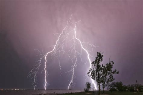 Dramatic Lightning Strike Pictures Irish Mirror Online