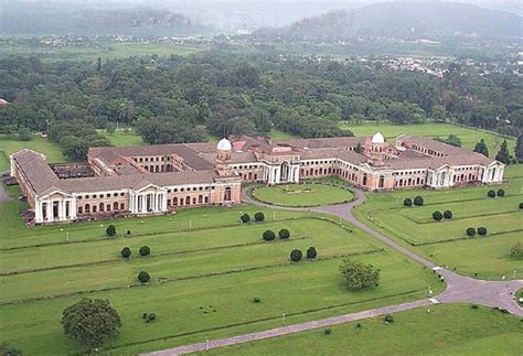 10 Amazingly Beautiful College Campuses In India 99entranceexam