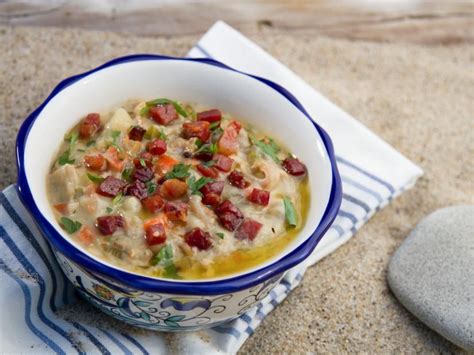 Super Tuscan Clam Chowder Recipe In 2020 Cooking Channel Recipes
