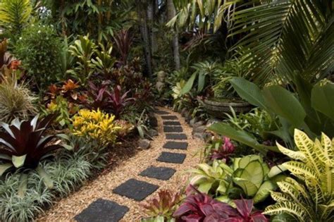48 Best Side Yard Landscaping Ideas Small Tropical Gardens Tropical