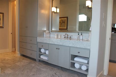 When determining custom bathroom cabinetry needs, every homeowner requires something a little different. Bathroom 005 - Burrows Cabinets - central Texas builder ...