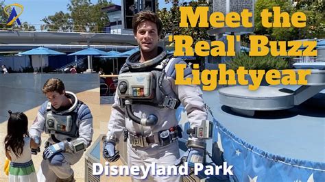 Meeting The Real Buzz Lightyear From Lightyear At Disneyland Youtube